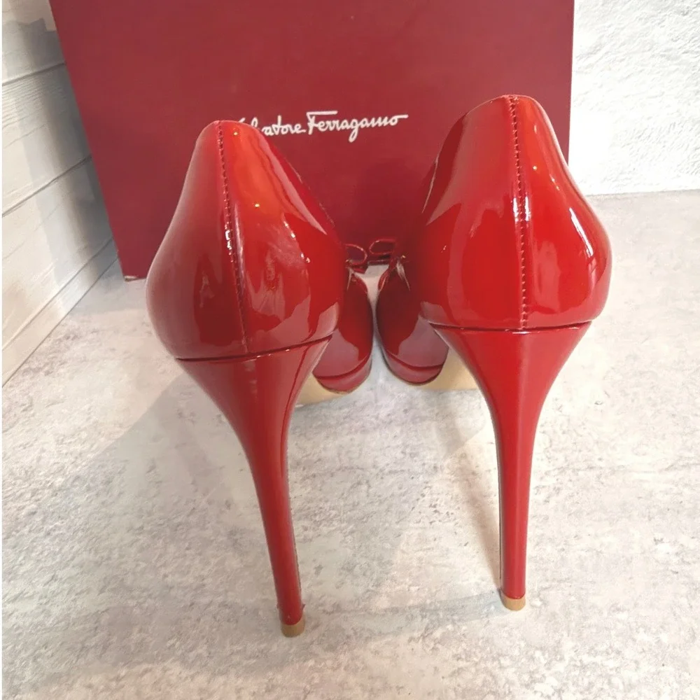 Salvatore Ferragamo Red Patent Leather Osimo Bow Platform Pumps‎ 9.5C
